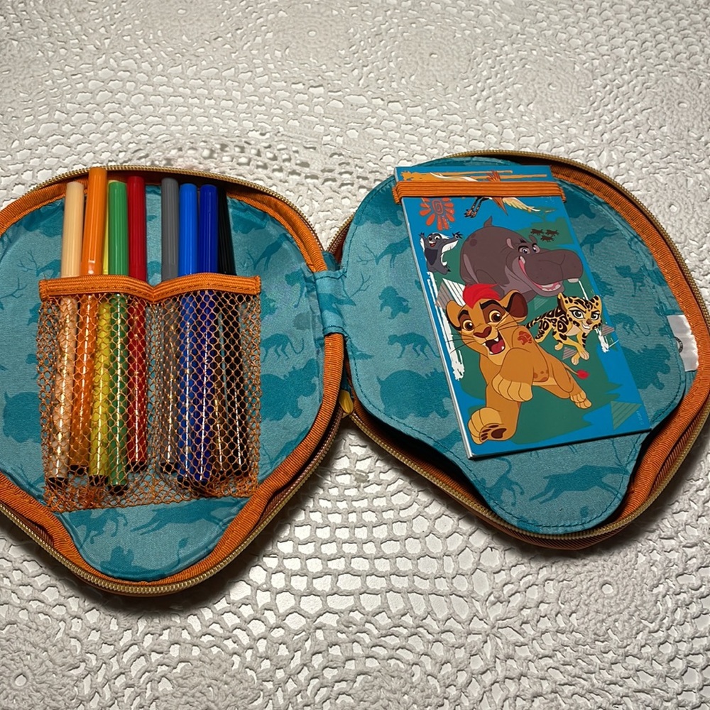 Disney Lion King case with accessories - Picture 3 of 5